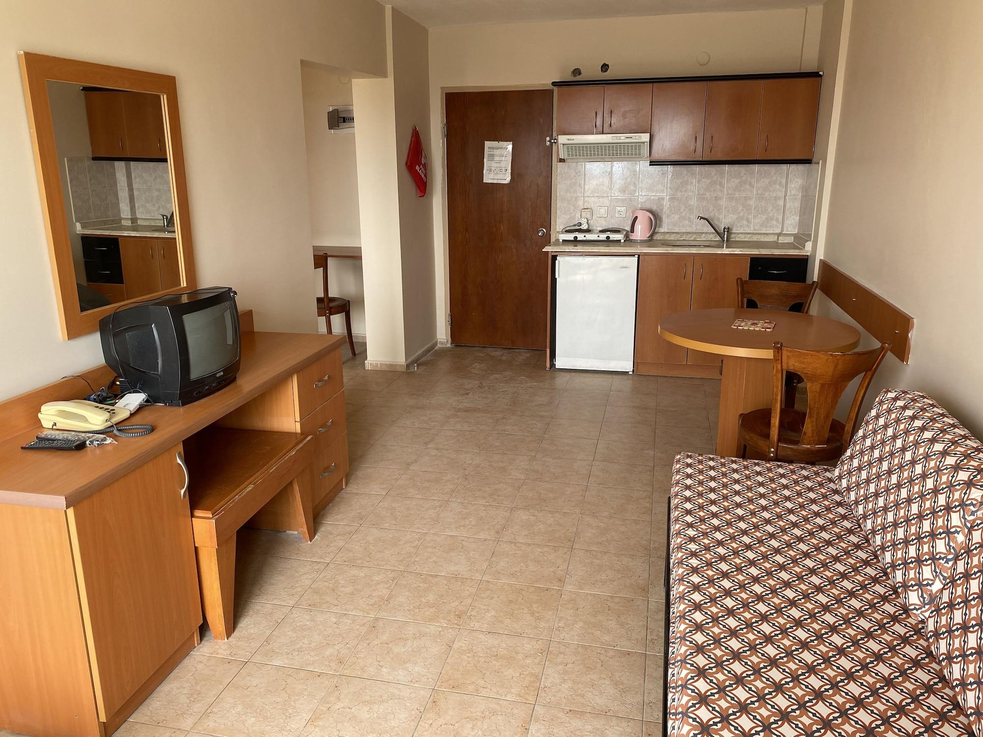Tuntas Family Suites Кушадасъ Екстериор снимка