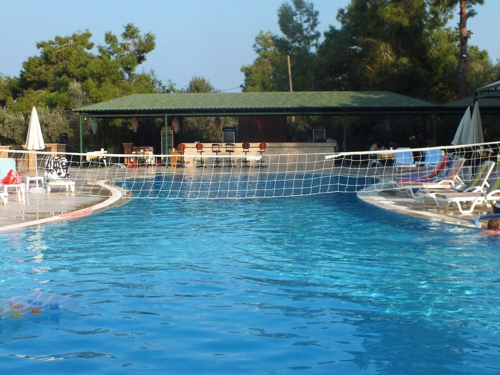 Tuntas Family Suites Кушадасъ Екстериор снимка