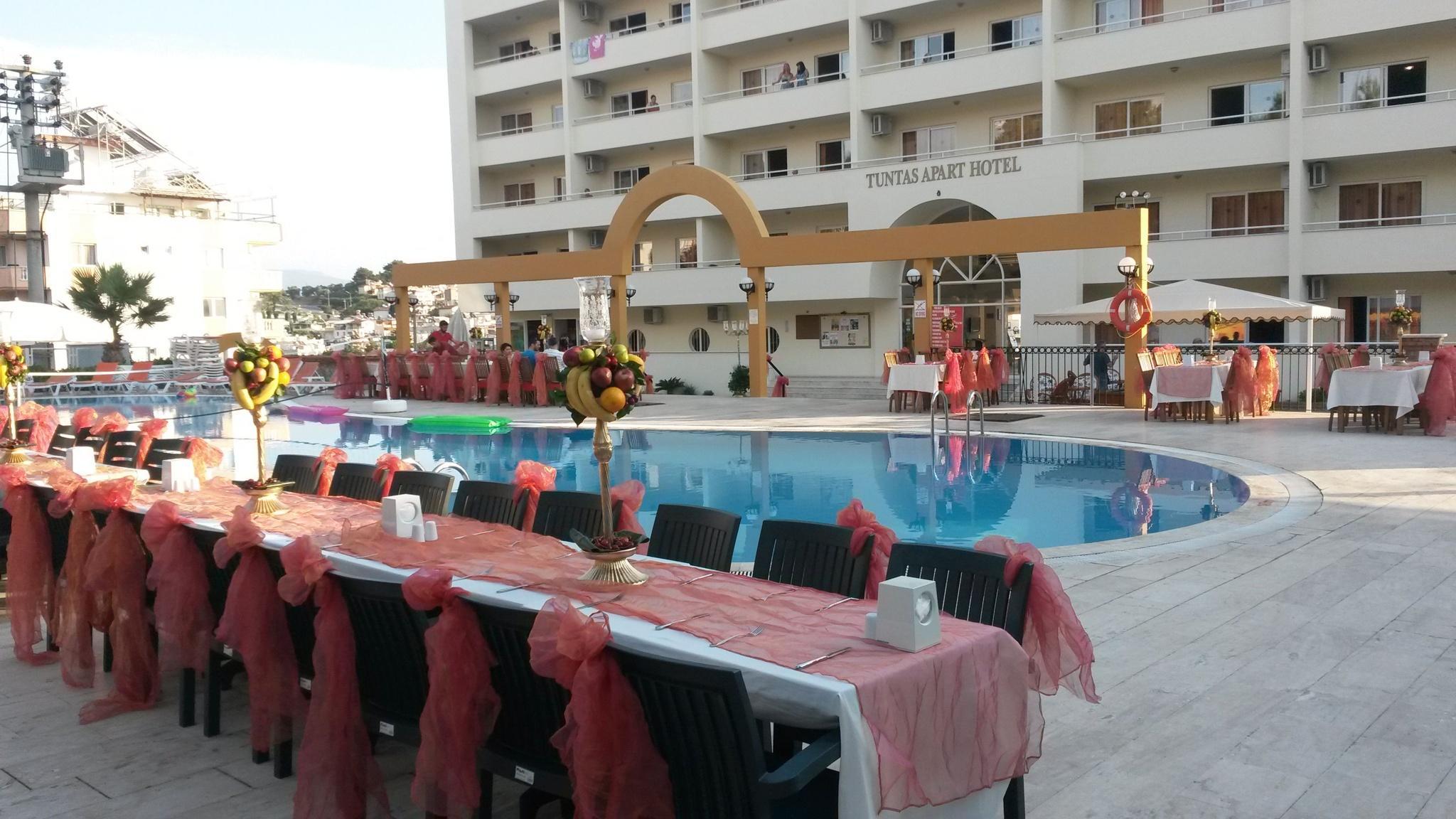 Tuntas Family Suites Кушадасъ Екстериор снимка