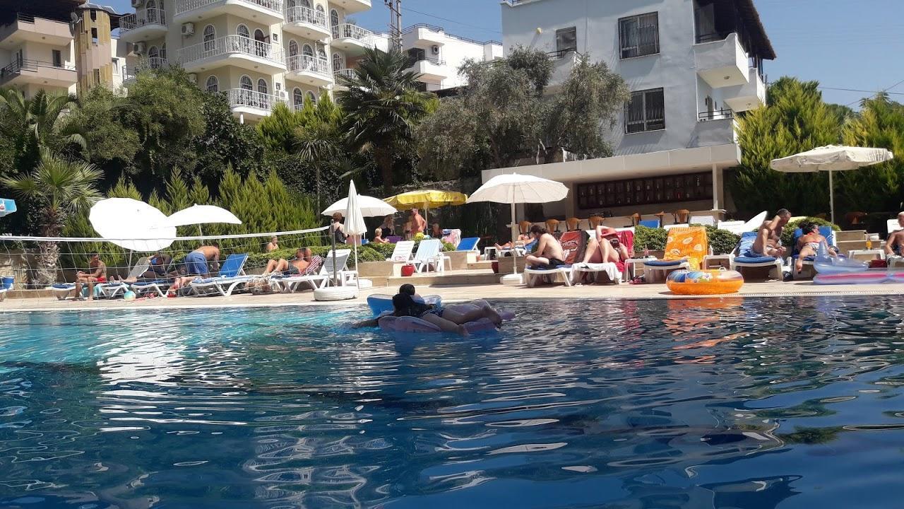 Tuntas Family Suites Кушадасъ Екстериор снимка