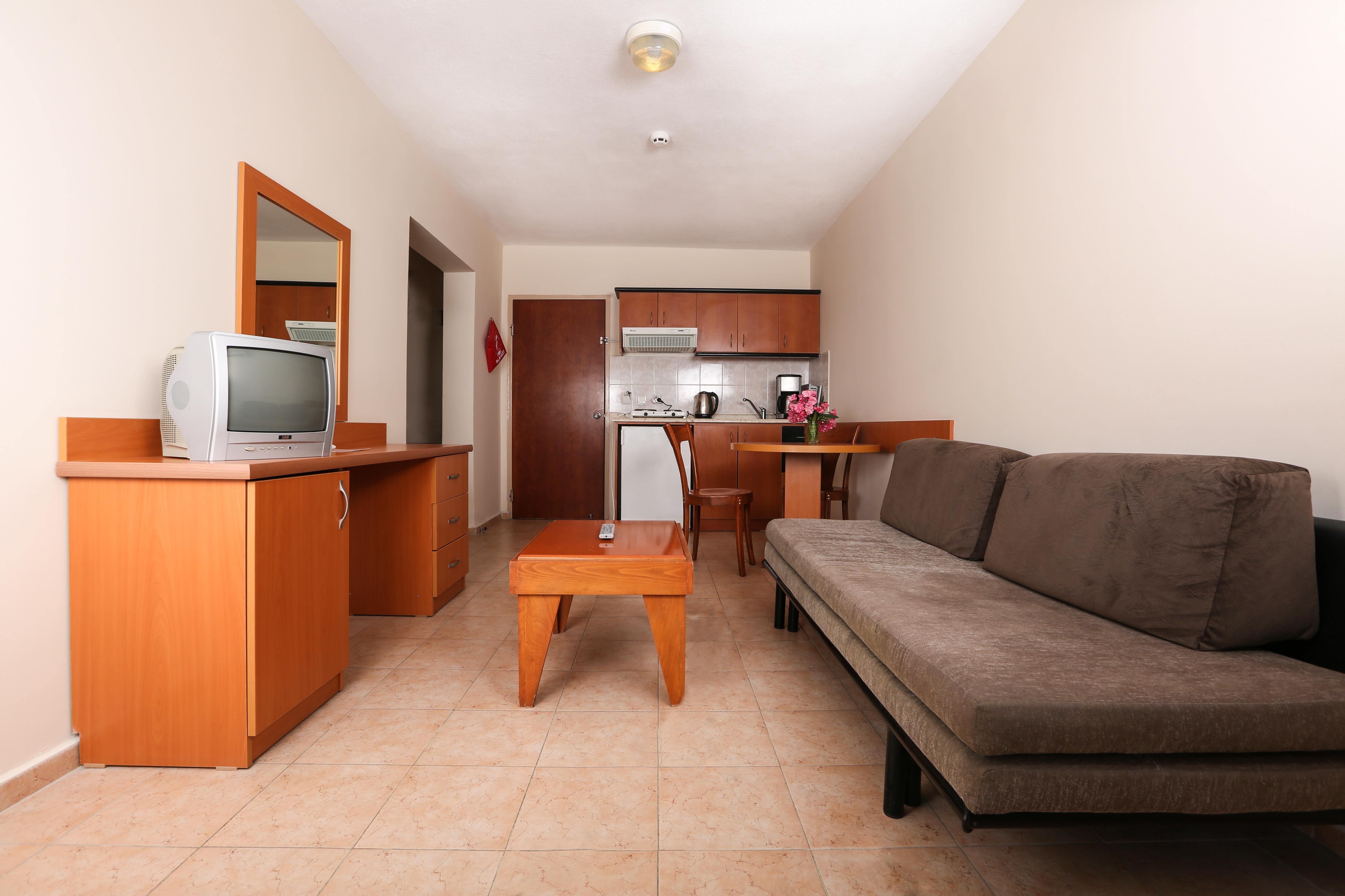 Tuntas Family Suites Кушадасъ Екстериор снимка